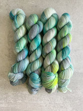 Load image into Gallery viewer, Heart of Glass BFL DK