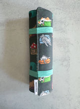 Load image into Gallery viewer, Passed Out Kitties Needle & Hook Roll