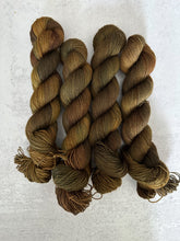 Load image into Gallery viewer, Peter Pure BFL Yarn