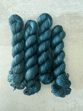 Load image into Gallery viewer, Zanesville BFL Silk Yarn