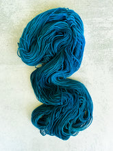 Load image into Gallery viewer, Electric Mrs. Peacock BFL DK