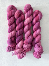 Load image into Gallery viewer, Bubble Tape BFL Sock Yarn
