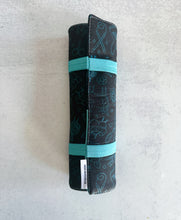 Load image into Gallery viewer, Knitter Flash Needle &amp; Hook Roll
