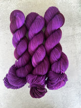 Load image into Gallery viewer, Electric Professor Plum Targhee Sock Yarn
