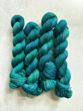 Load image into Gallery viewer, Triangle at Rhodes BFL Sock Yarn
