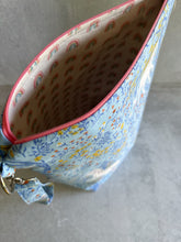 Load image into Gallery viewer, Blue Unicorns Sweater Weather Project Bag

