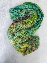 Load image into Gallery viewer, Luna Moth BFL DK
