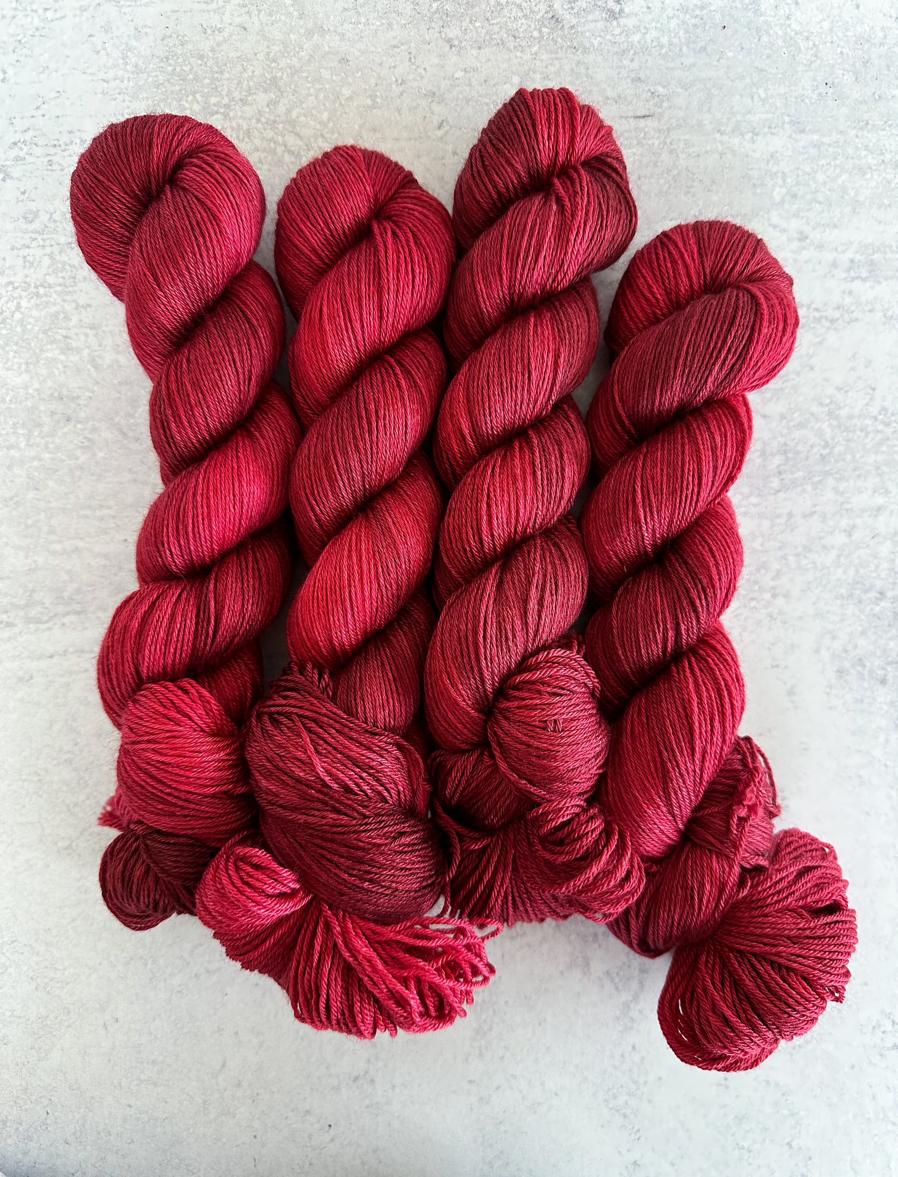 Red Velvet Cake BFL Silk Yarn – Republica Unicornia